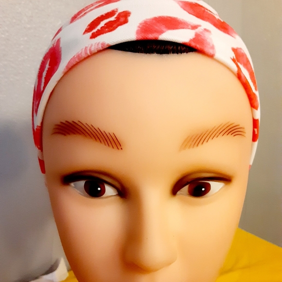 Kisses pink on white stretch headband - Picture 4 of 5